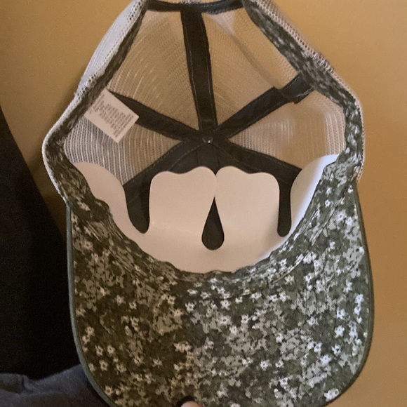 HAT 🌸 - Picture 3 of 5